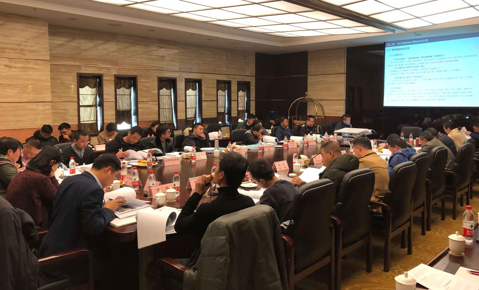 同年中央农村工作会议提出走中国特色社